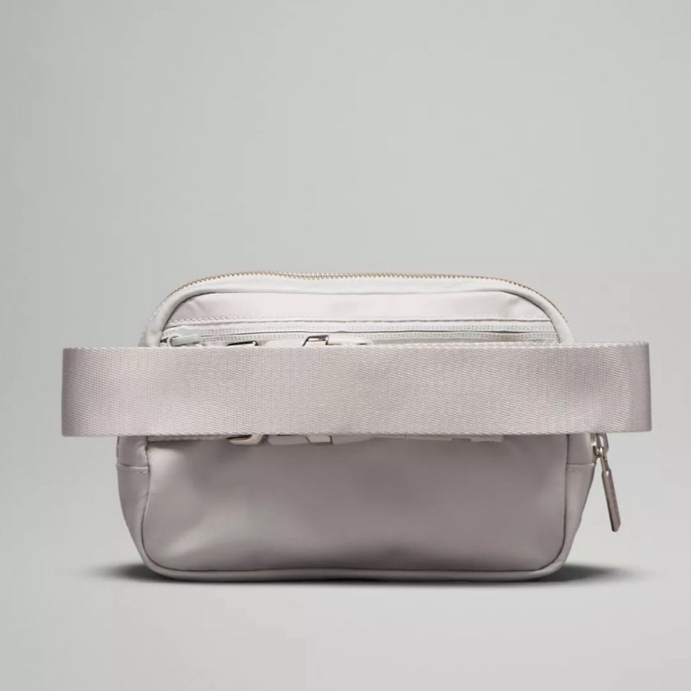 Lululemon 1L Vapor White with Studded Logo Everywhere Belt Bag BRAND NEW - Picture 3 of 8